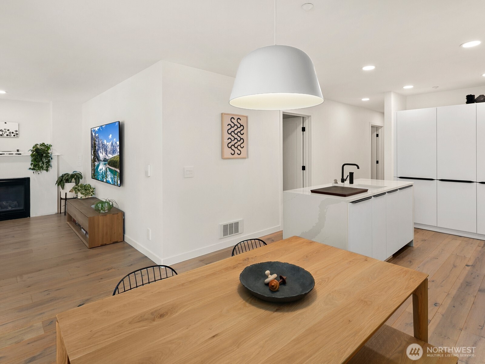 1029 Belmont Avenue 305 Property Photo 9