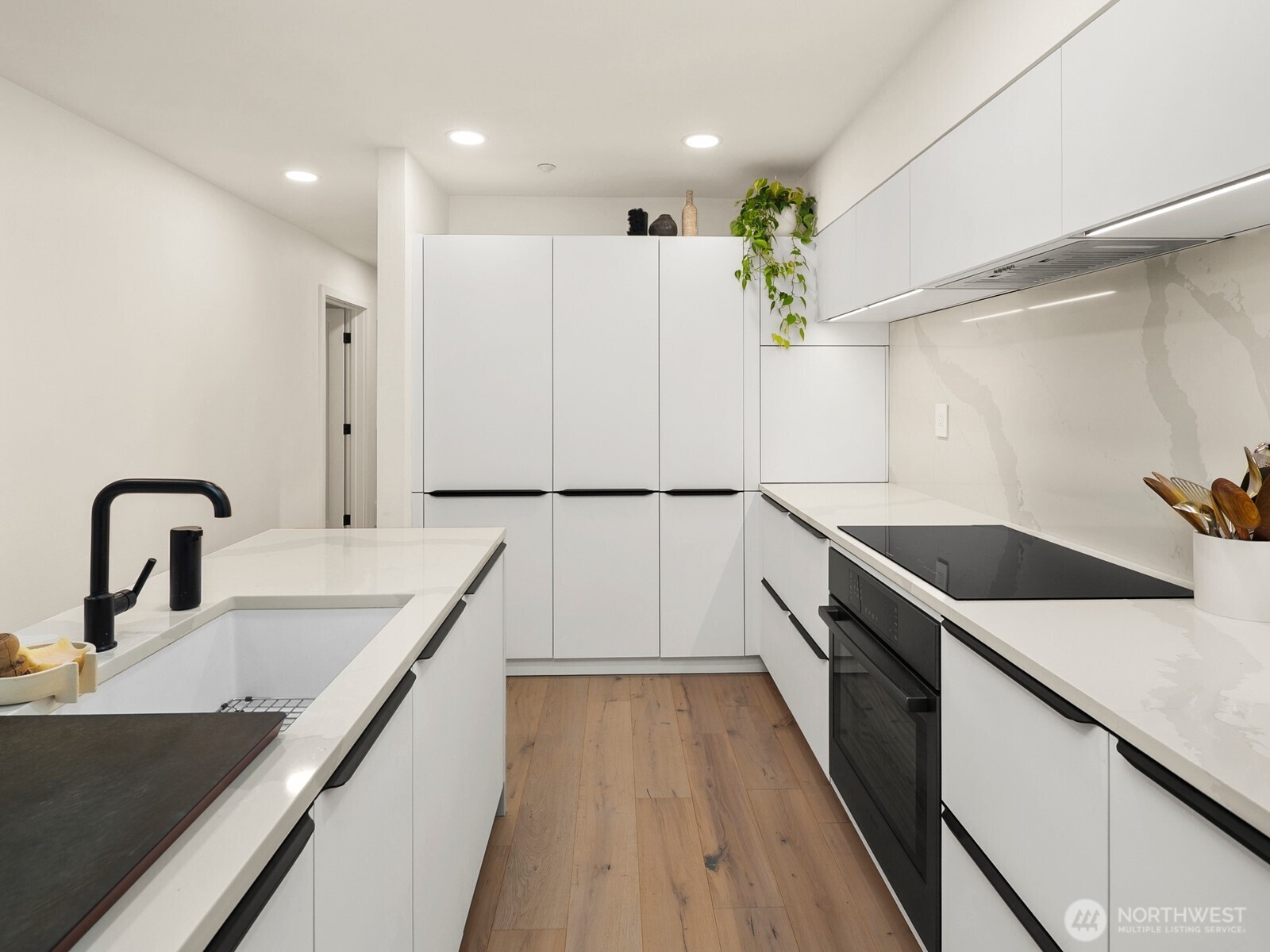 1029 Belmont Avenue 305 Property Photo 14