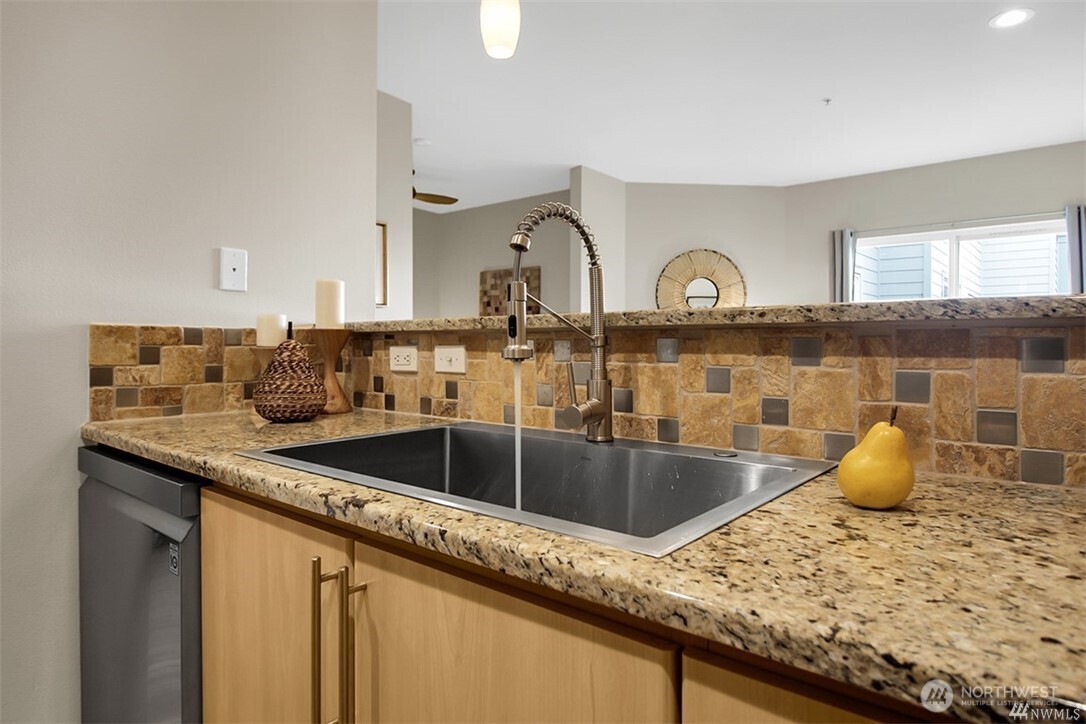 424 N 85th Street 406 Property Photo 16