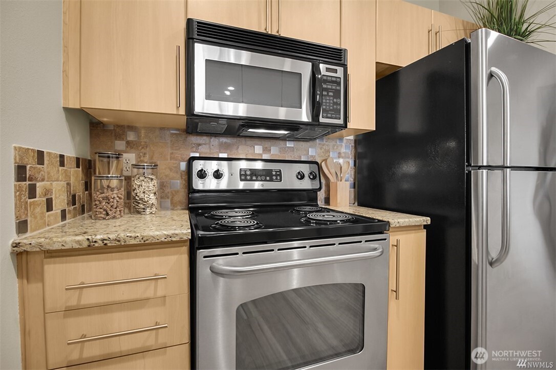 424 N 85th Street 406 Property Photo 18
