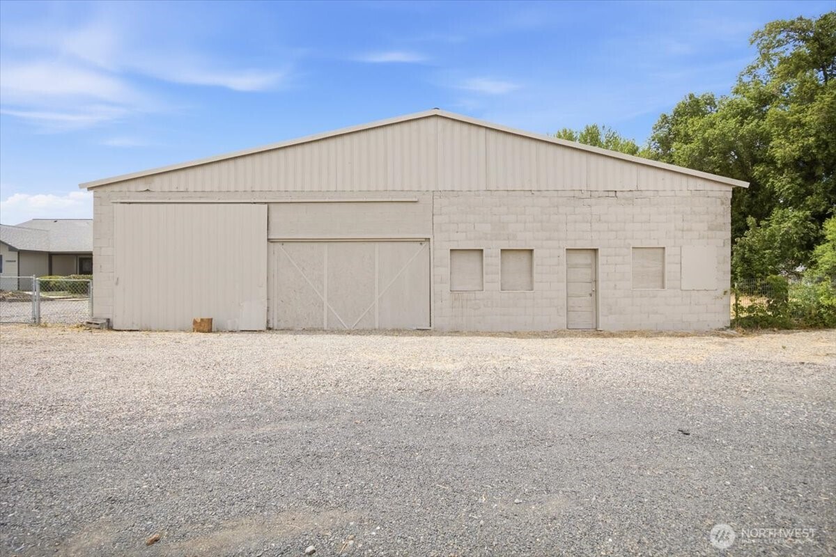 100608 W Old Inland Empire Hwy Property Photo 21