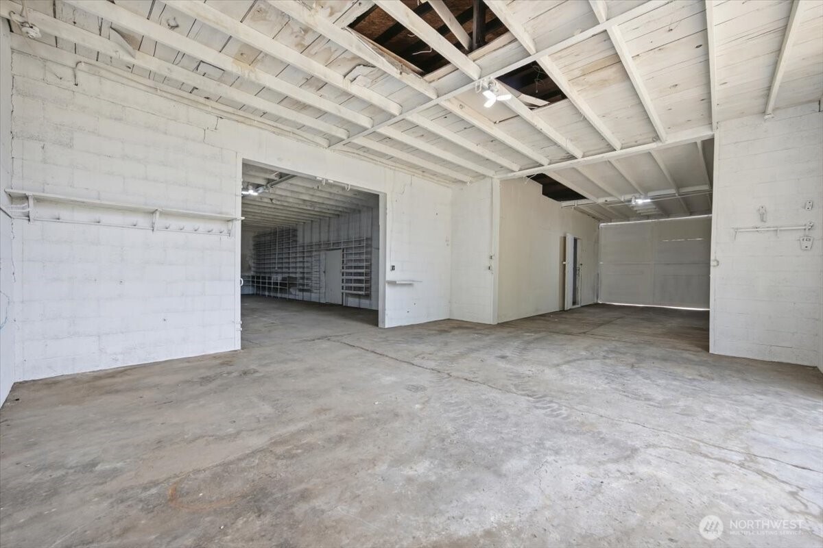 100608 W Old Inland Empire Hwy Property Photo 22