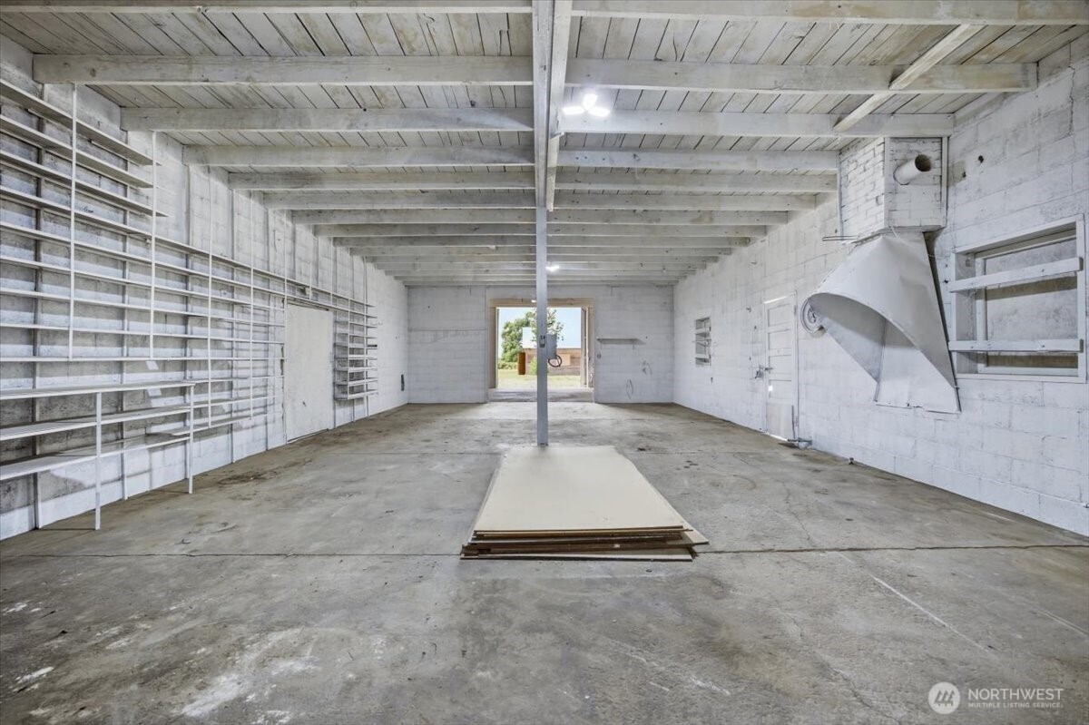 100608 W Old Inland Empire Hwy Property Photo 24