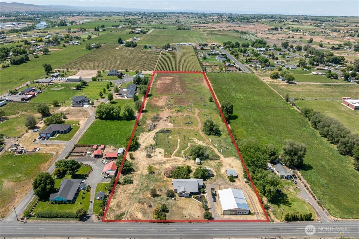100608 W Old Inland Empire Hwy Property Photo 32