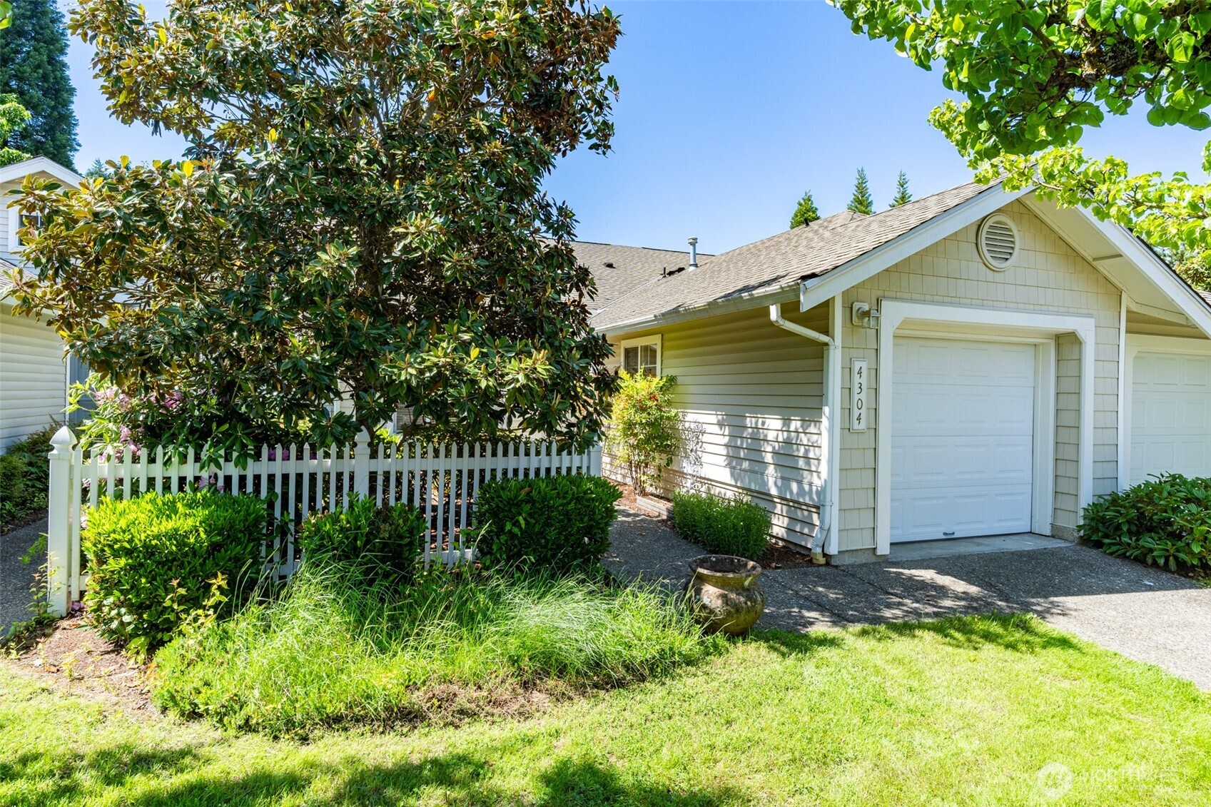 4304 S 220th Place Property Photo 3
