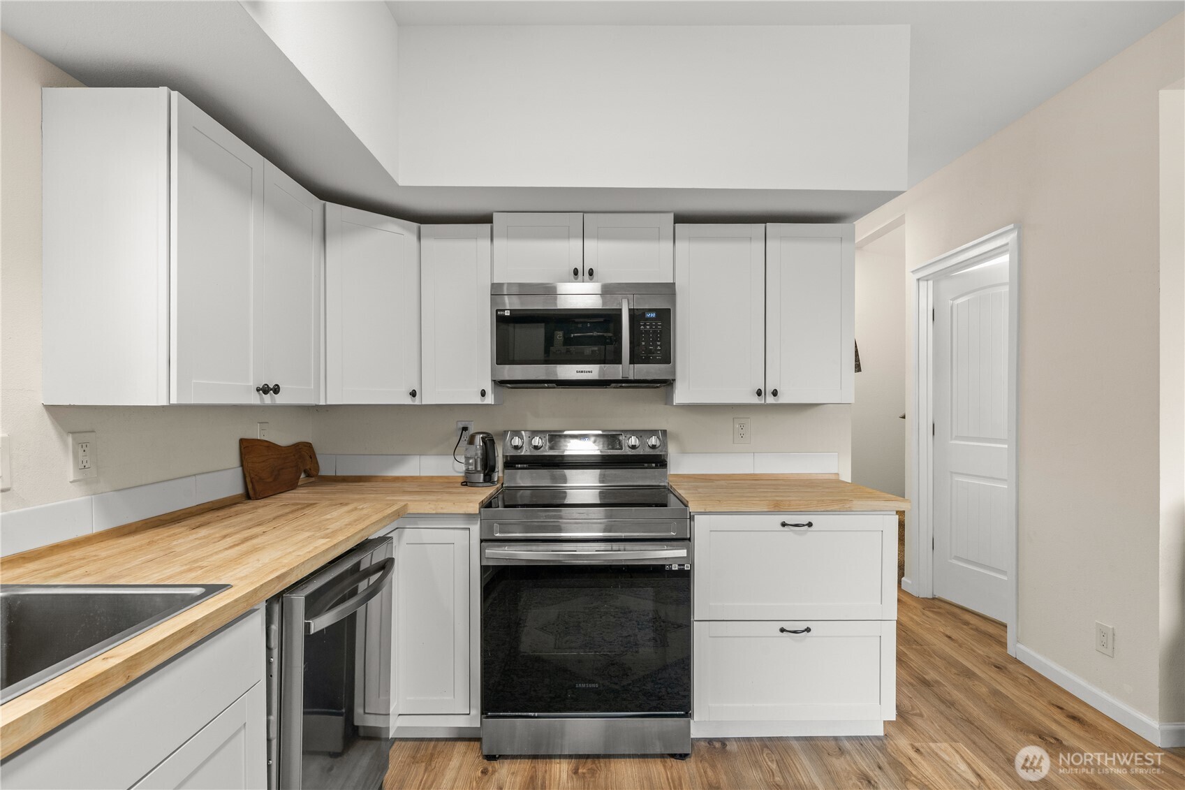 618 Randall Street Property Photo 5
