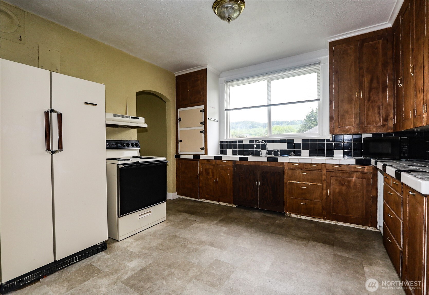 1111 Chenault Avenue Property Photo 6