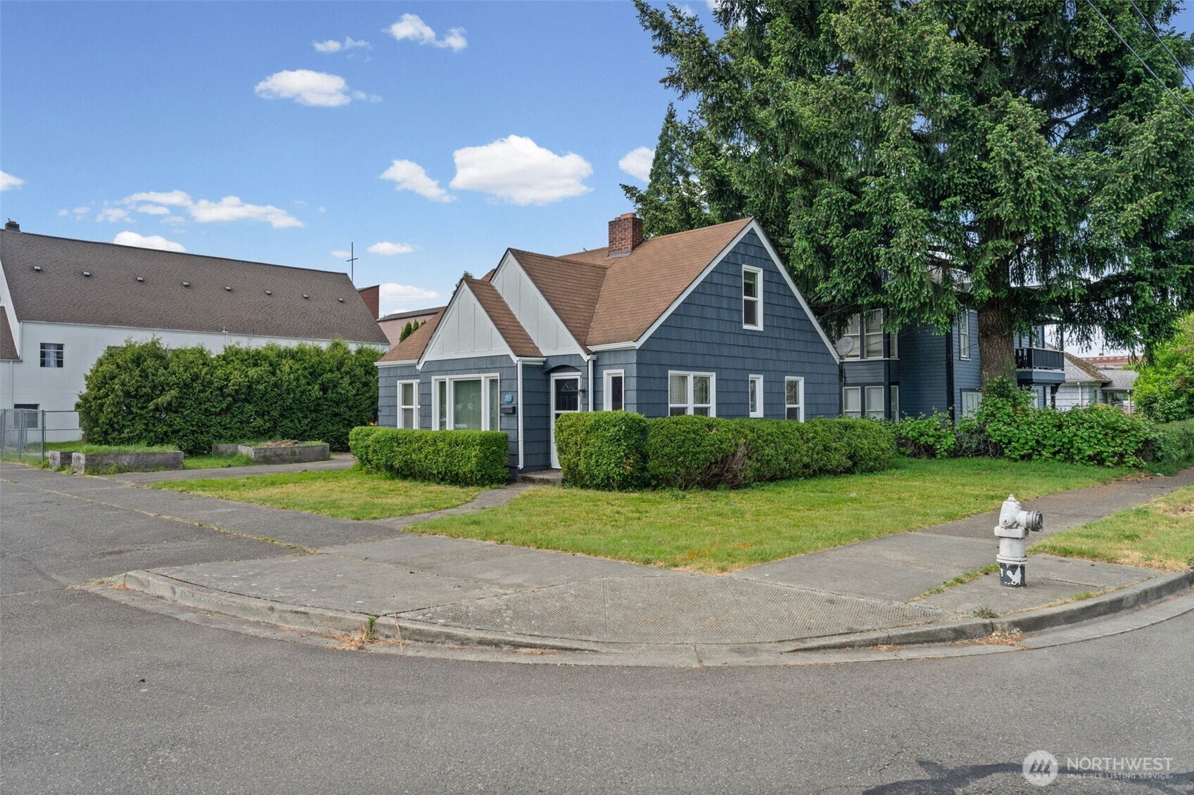 205 W Saar Street Property Photo 3