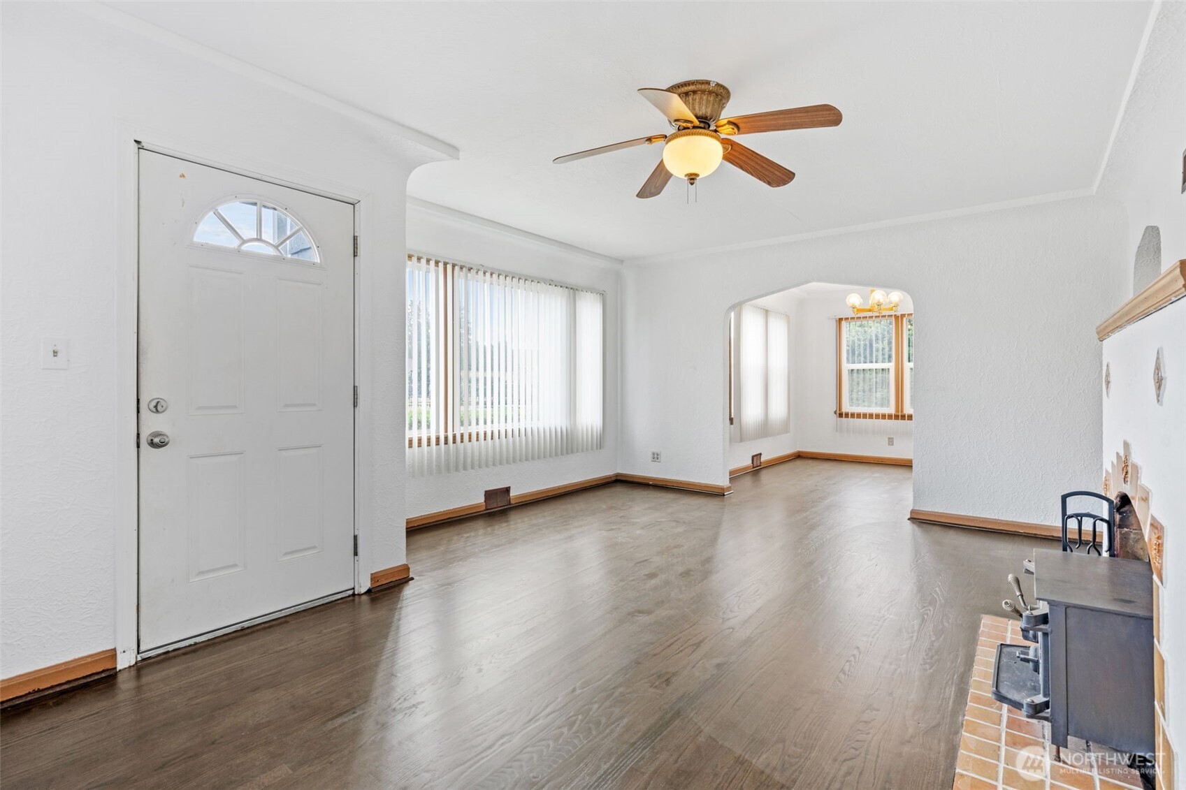 205 W Saar Street Property Photo 6