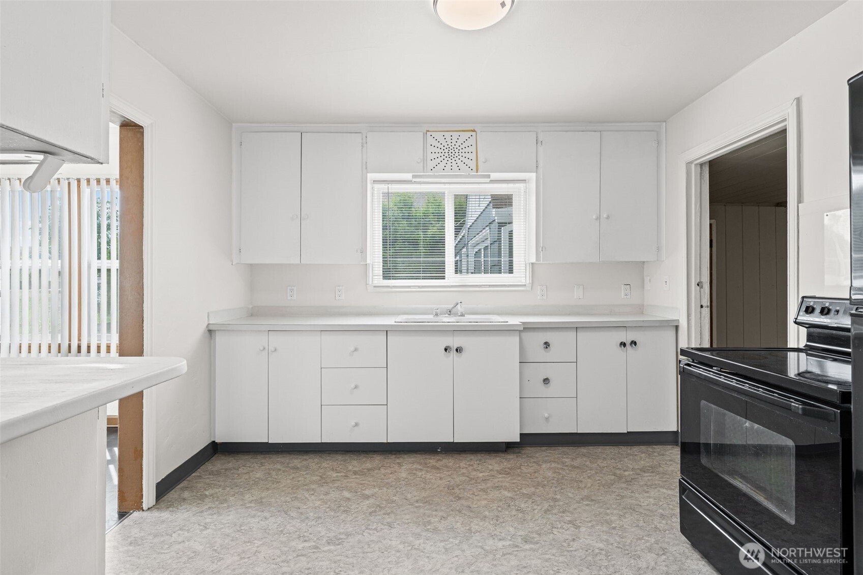 205 W Saar Street Property Photo 14