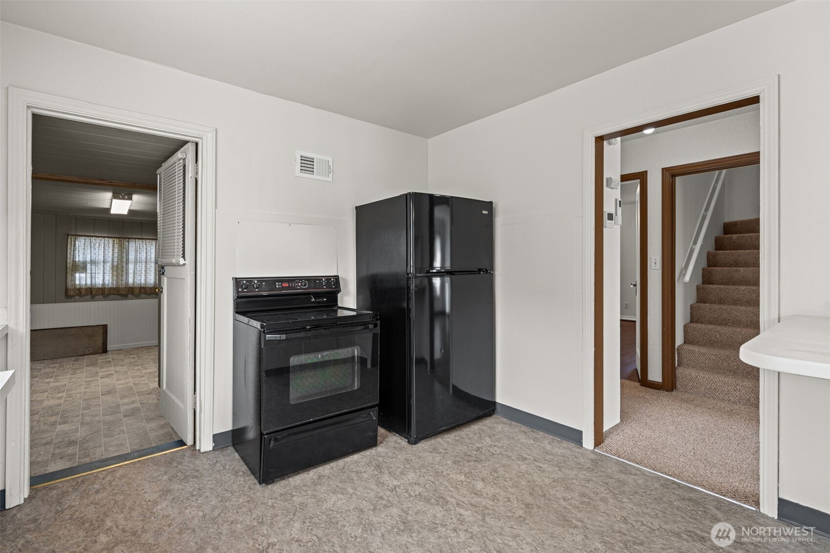 205 W Saar Street Property Photo 15