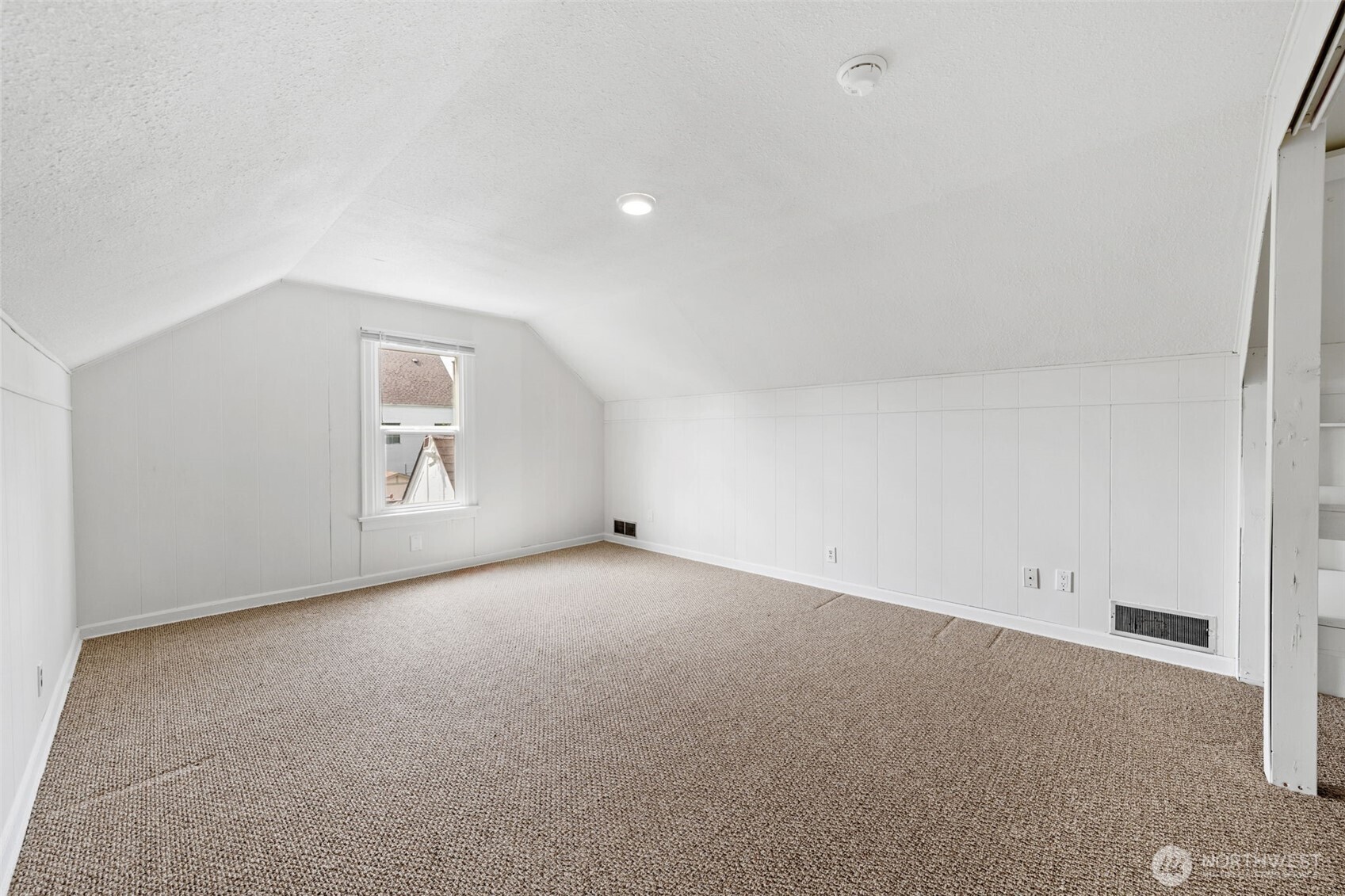 205 W Saar Street Property Photo 23