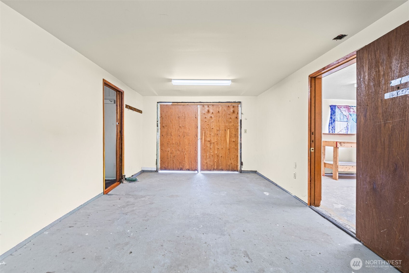 205 W Saar Street Property Photo 27