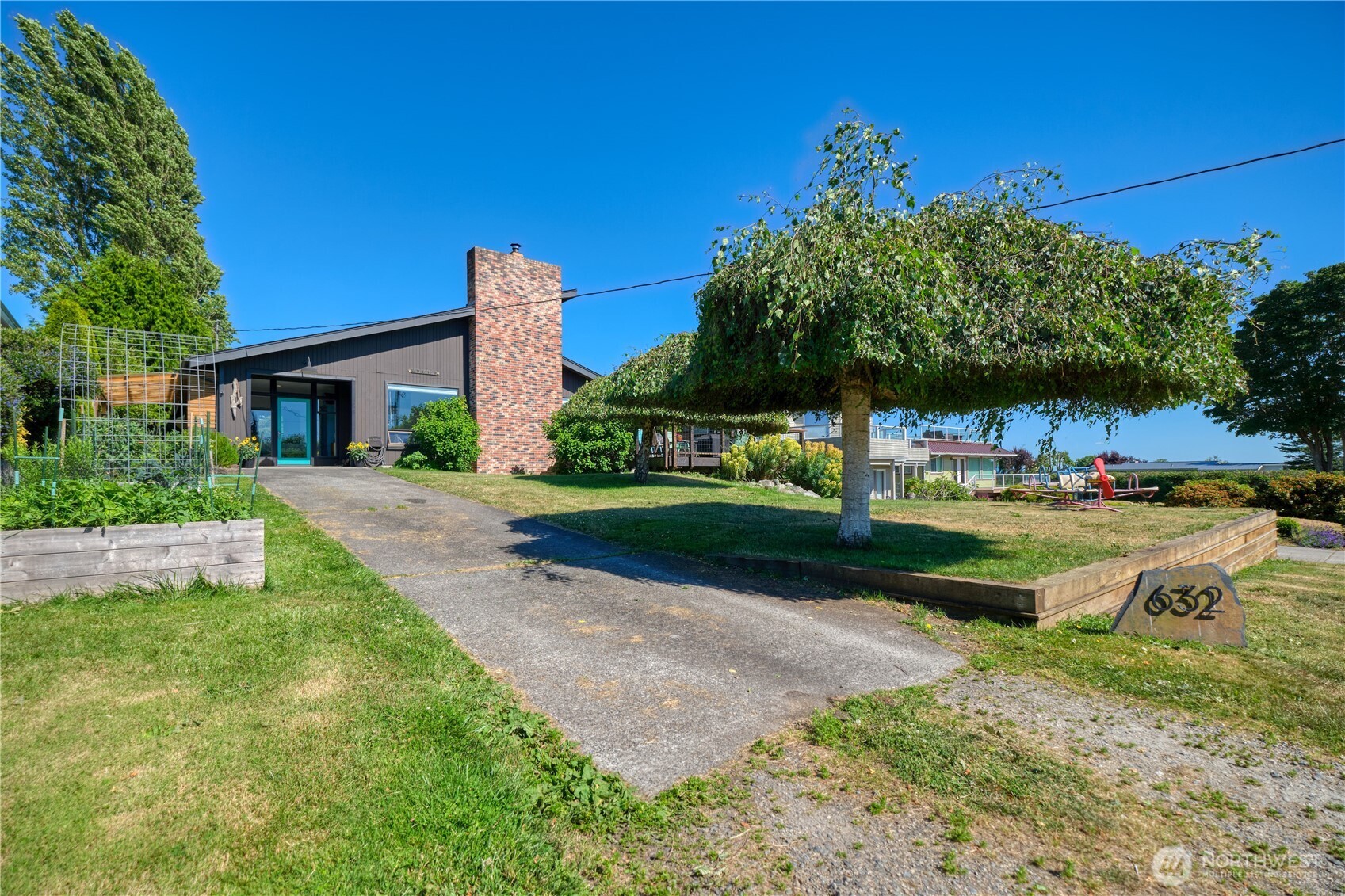 632 Highland Drive Property Photo 1
