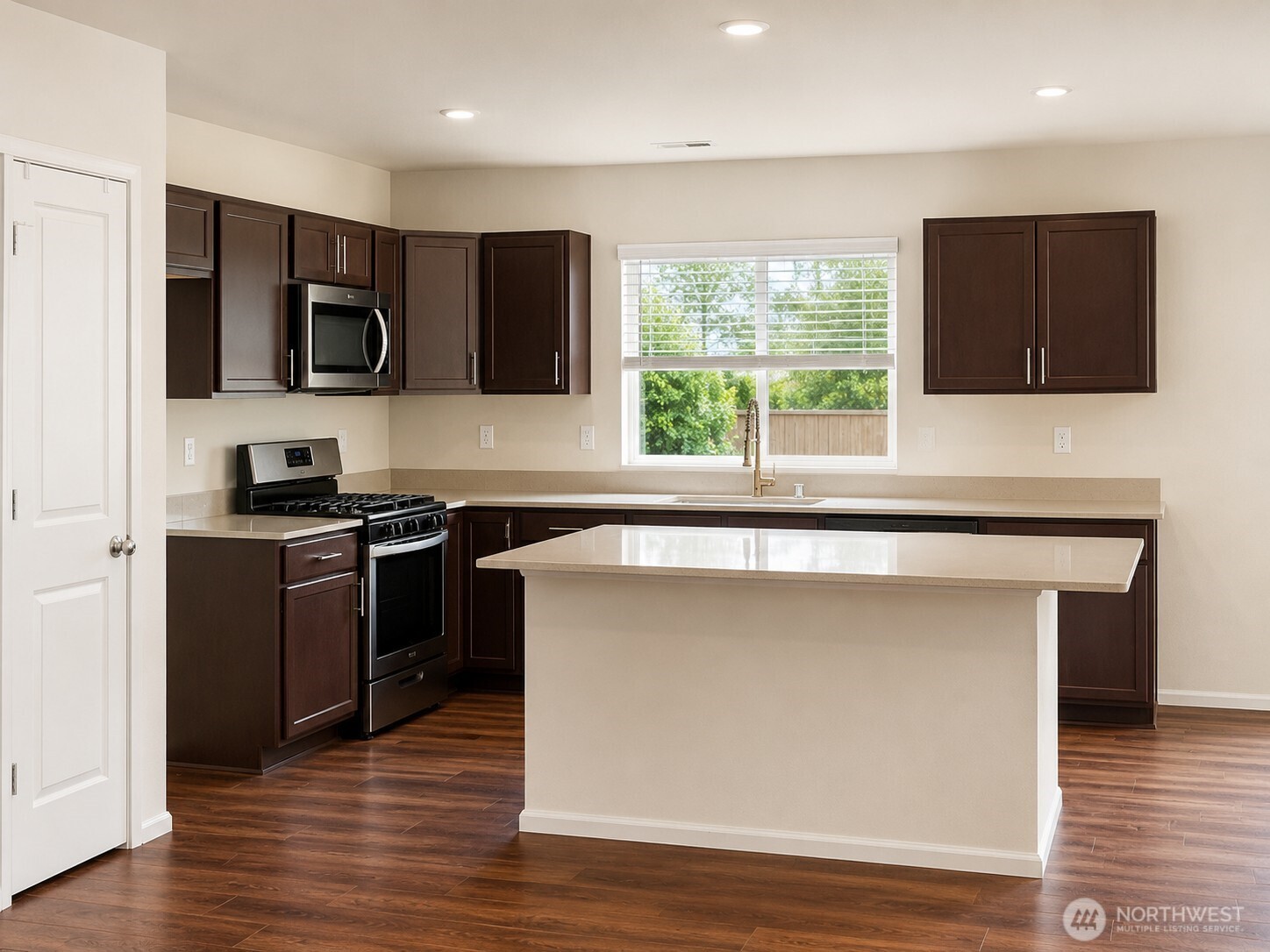 9135 Silverspot Drive Property Photo 7