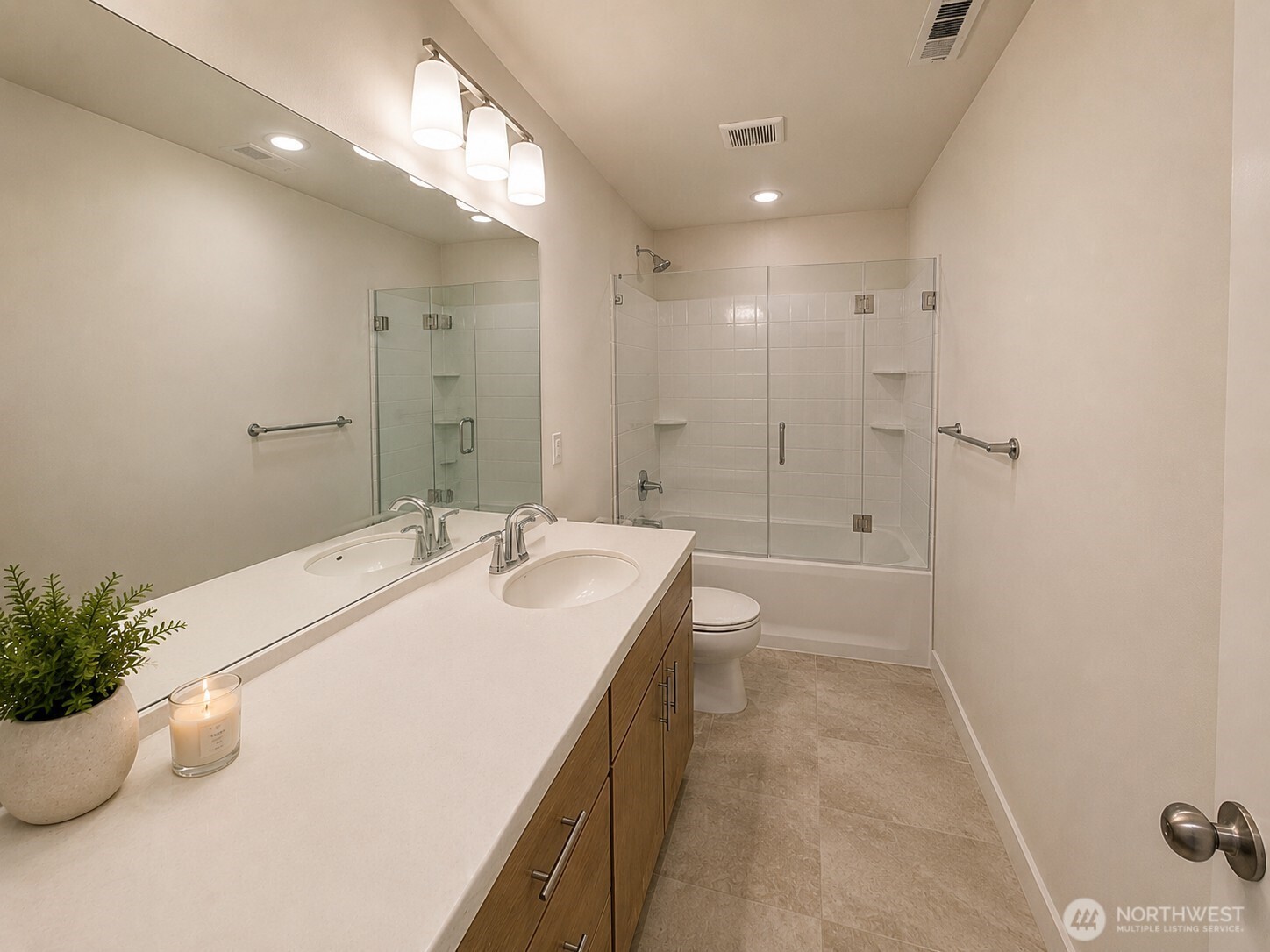 9135 Silverspot Drive Property Photo 20