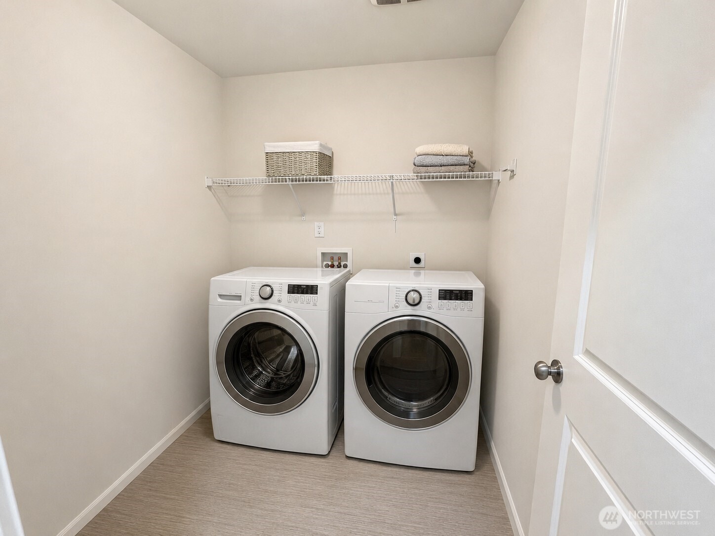 9135 Silverspot Drive Property Photo 21