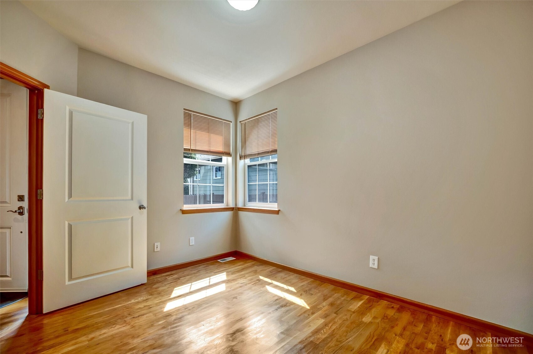 2125 131st Place Property Photo 4