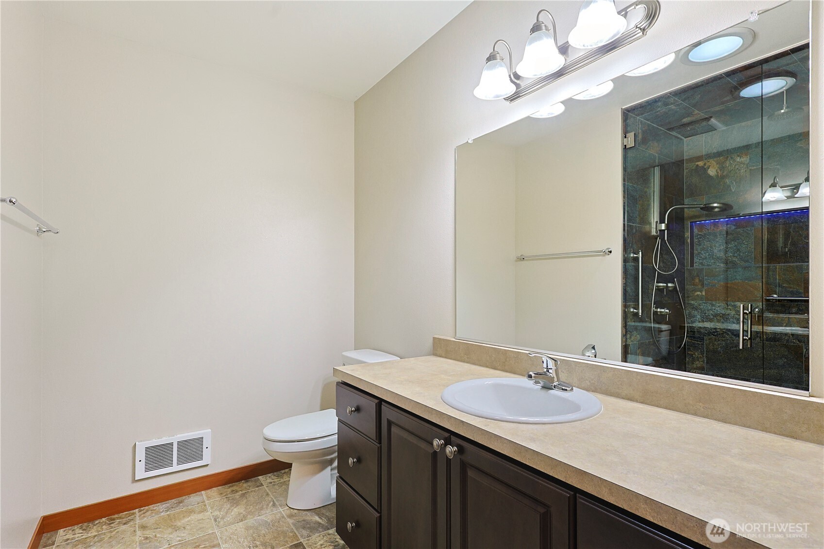 714 Tipsoo Loop Property Photo 16
