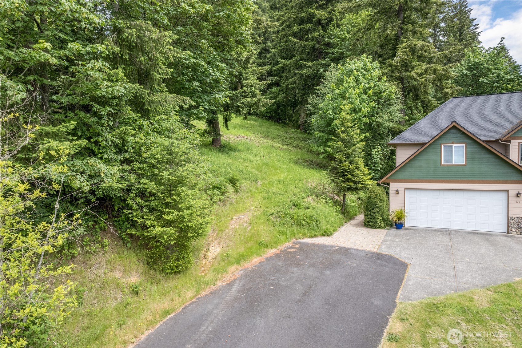 945 Edinburgh Court Property Photo 3