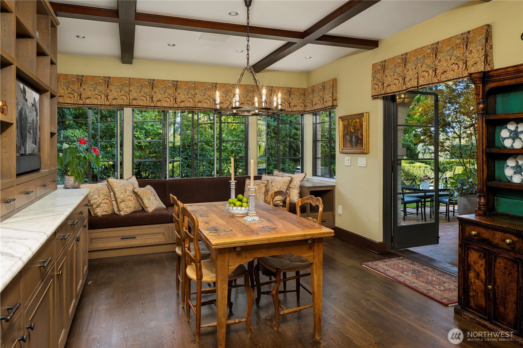 1935 Parkside Drive Property Photo 12