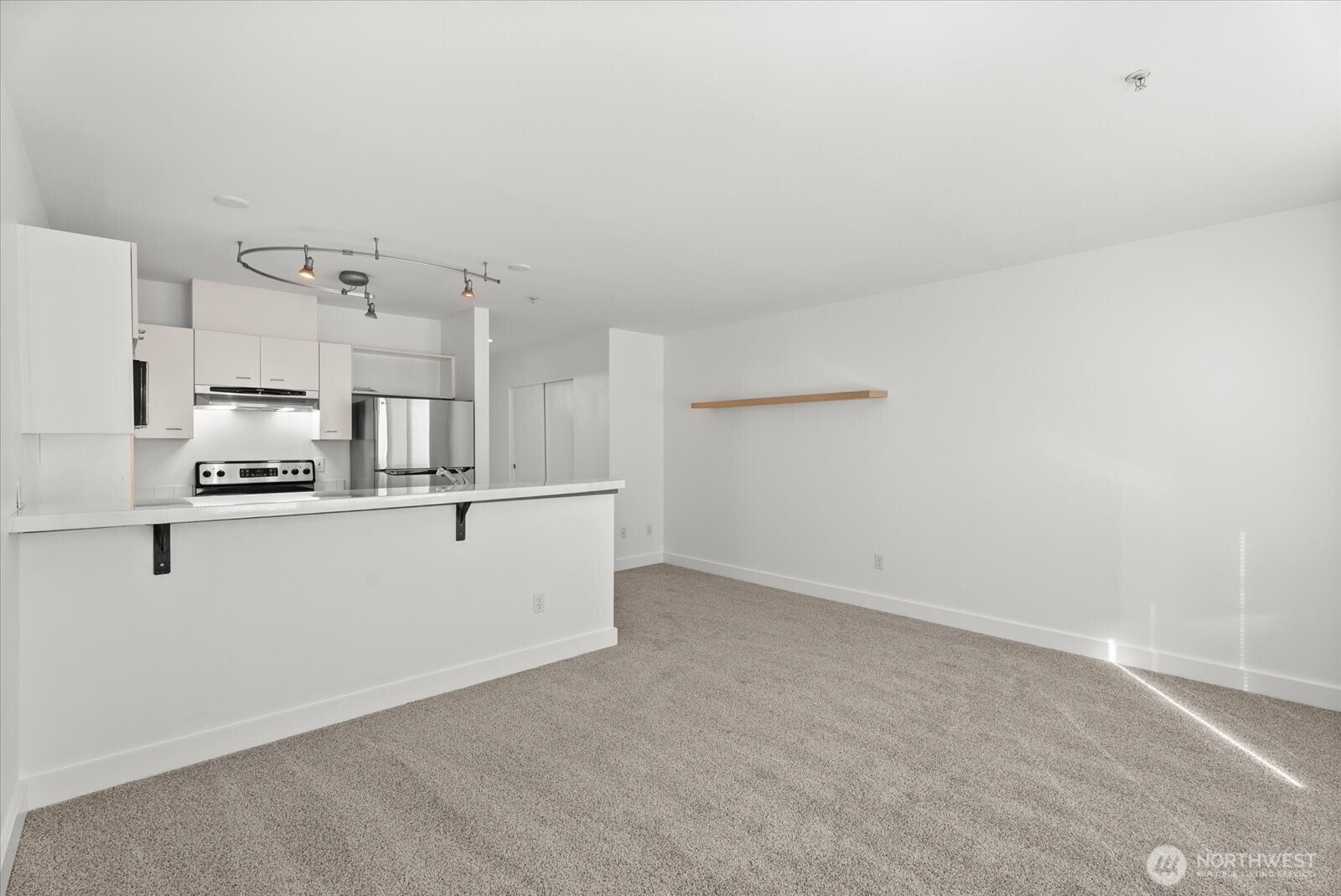 2440 Western Avenue 517 Property Photo 7