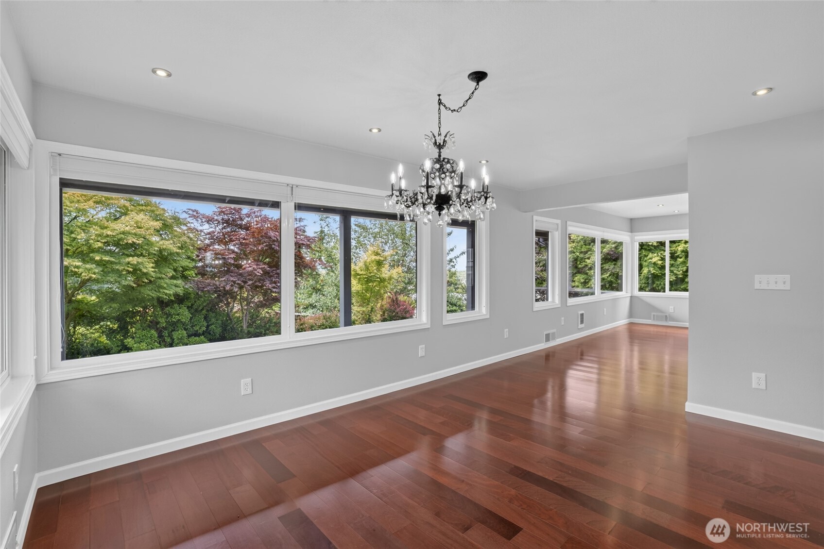 346 Lawrence Street Property Photo 8