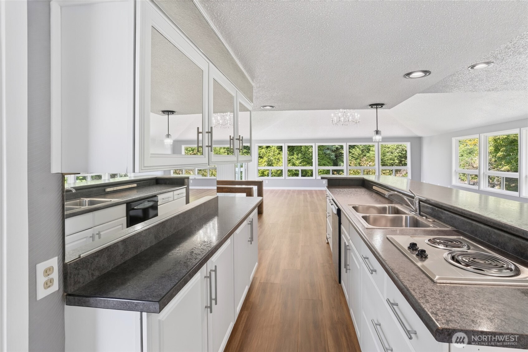 346 Lawrence Street Property Photo 15