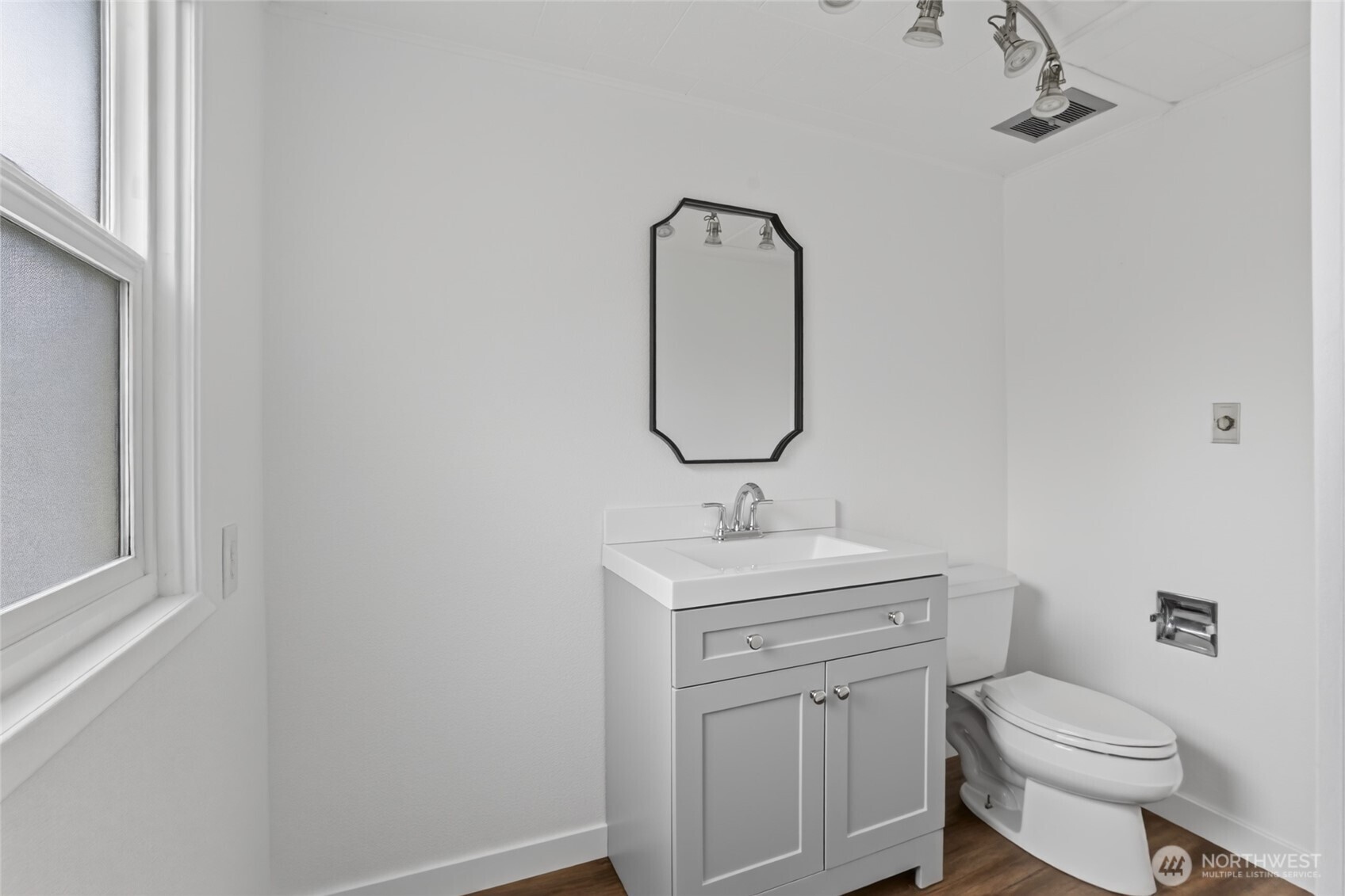 346 Lawrence Street Property Photo 17