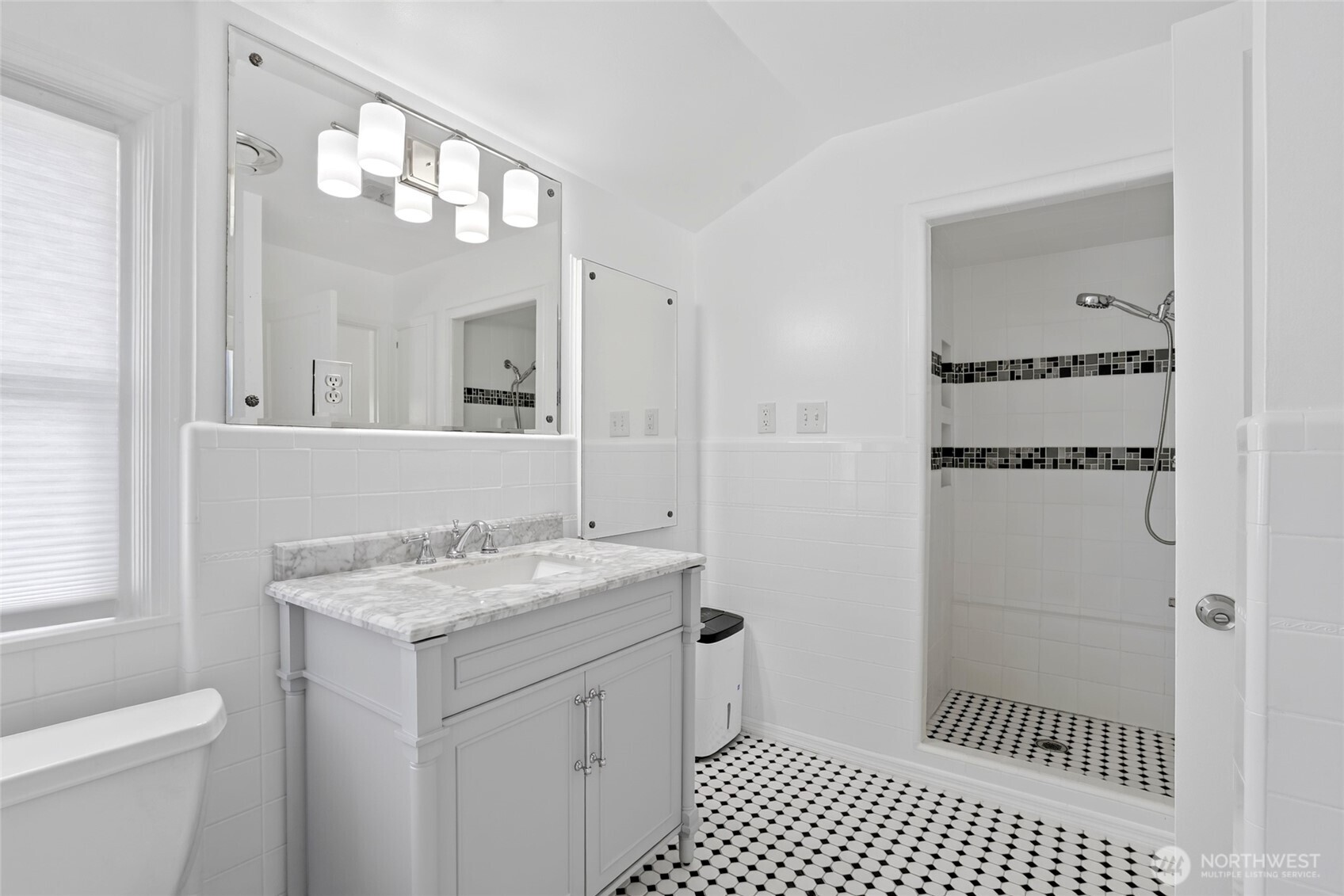 346 Lawrence Street Property Photo 21