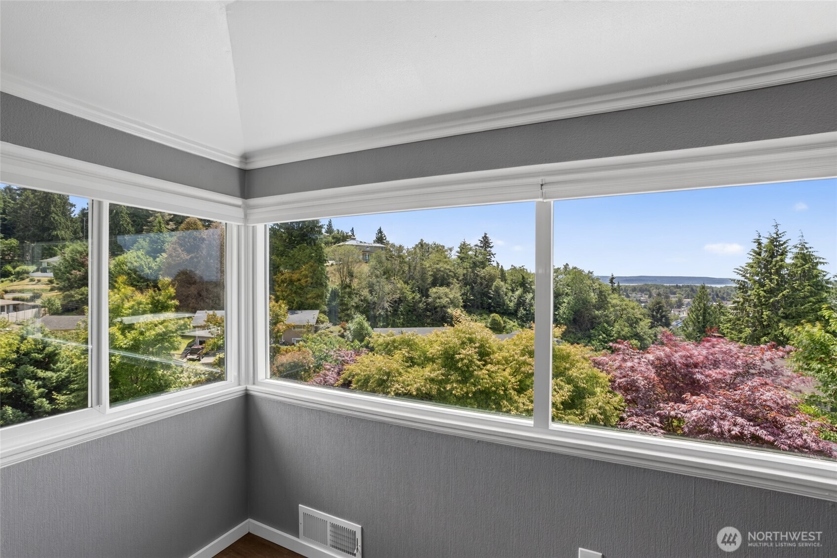 346 Lawrence Street Property Photo 24
