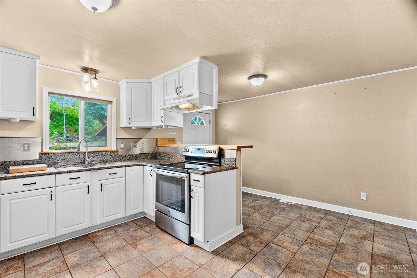 504 G Street Property Photo 6