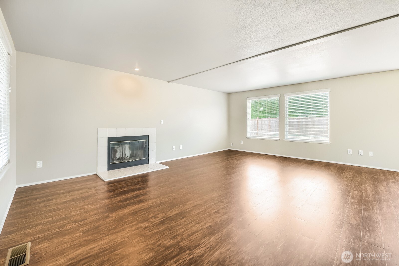 4206 N Pearl Street Property Photo 3