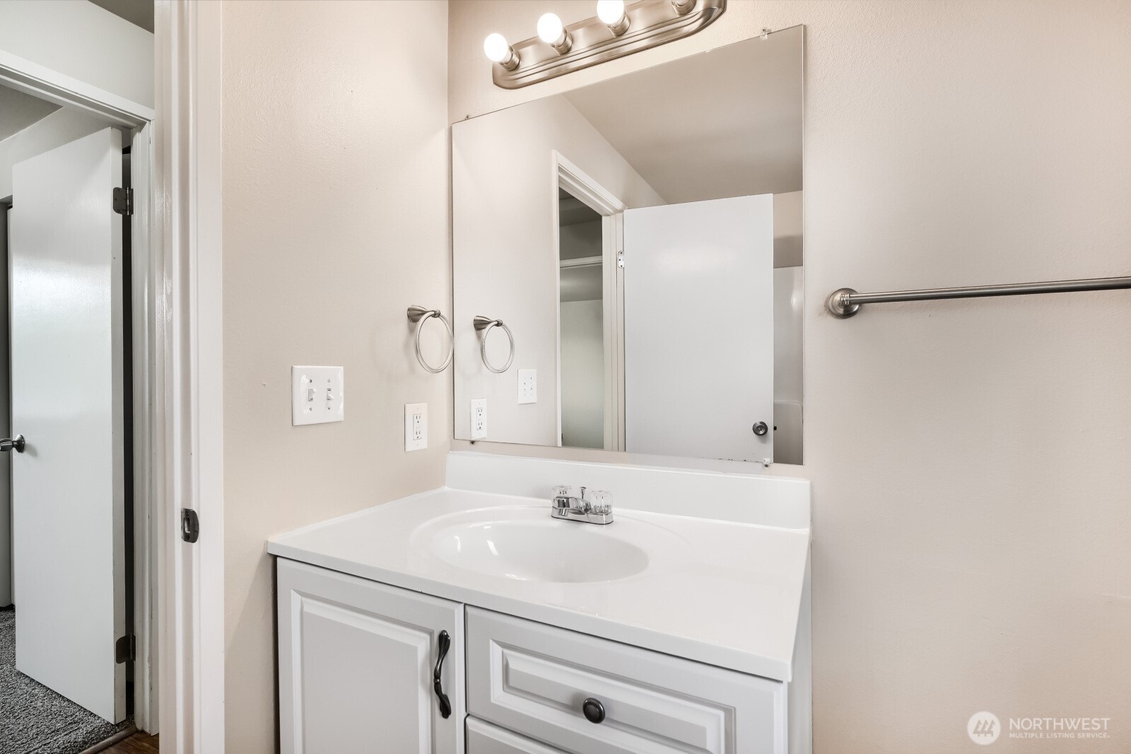 4206 N Pearl Street Property Photo 19