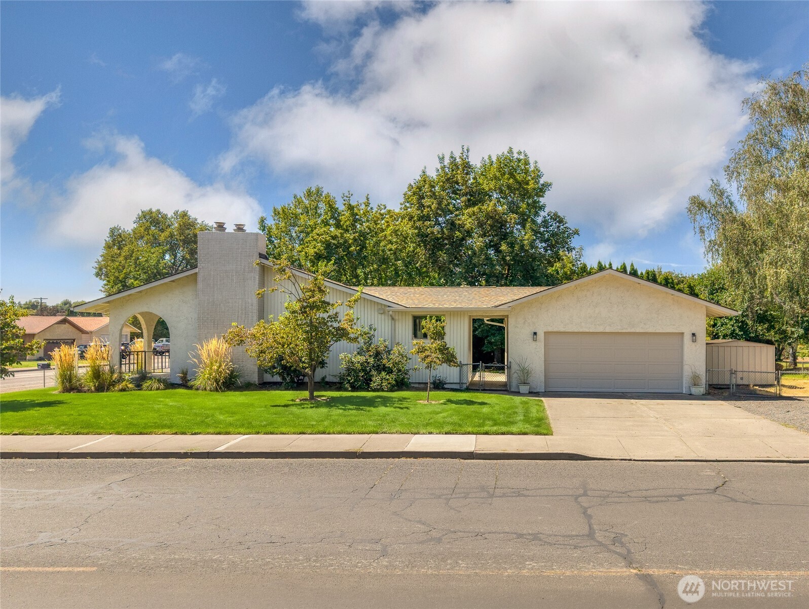 885 E Tietan Property Photo 38