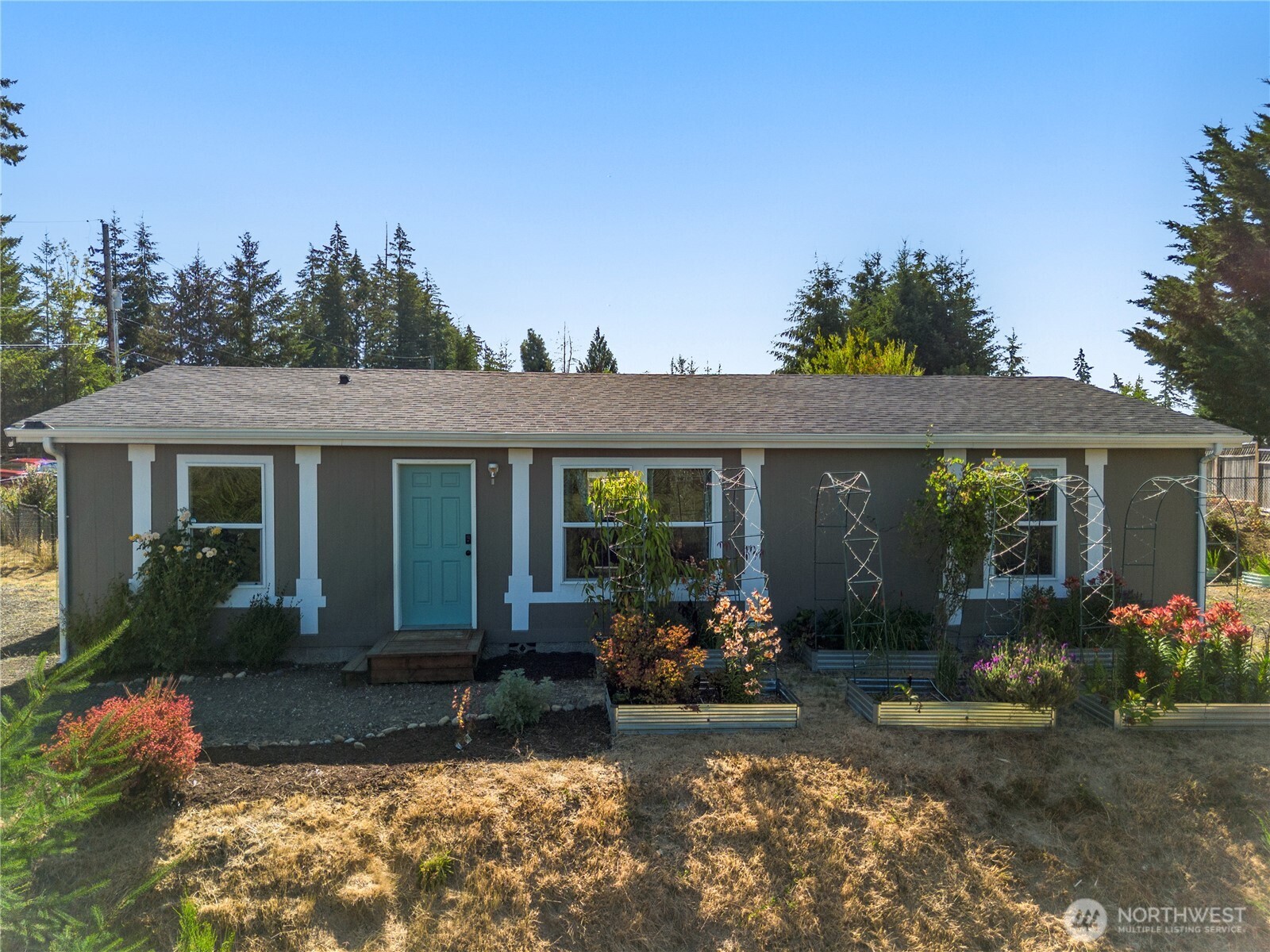 121 E Aspen Place Property Photo 1