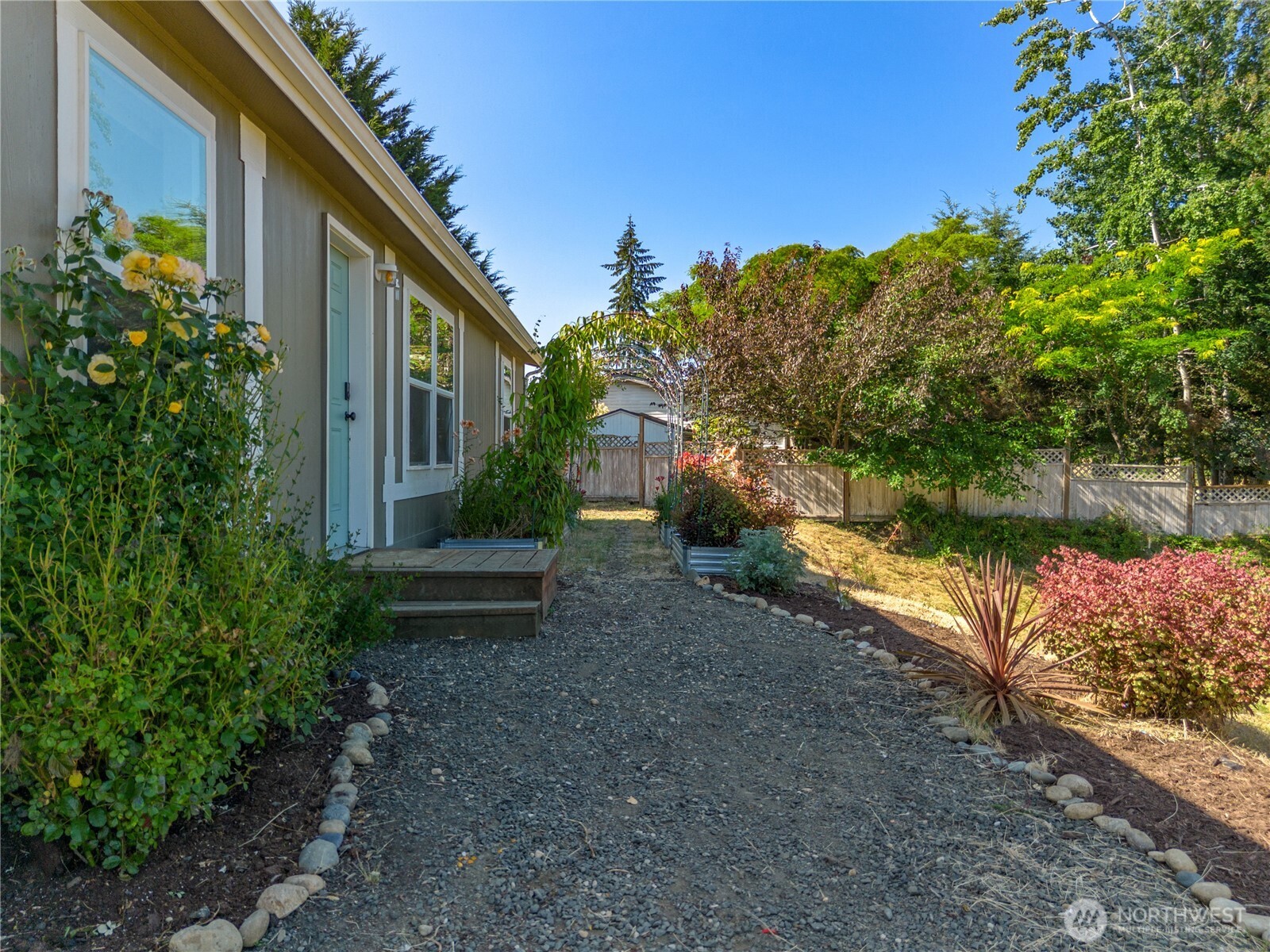 121 E Aspen Place Property Photo 5