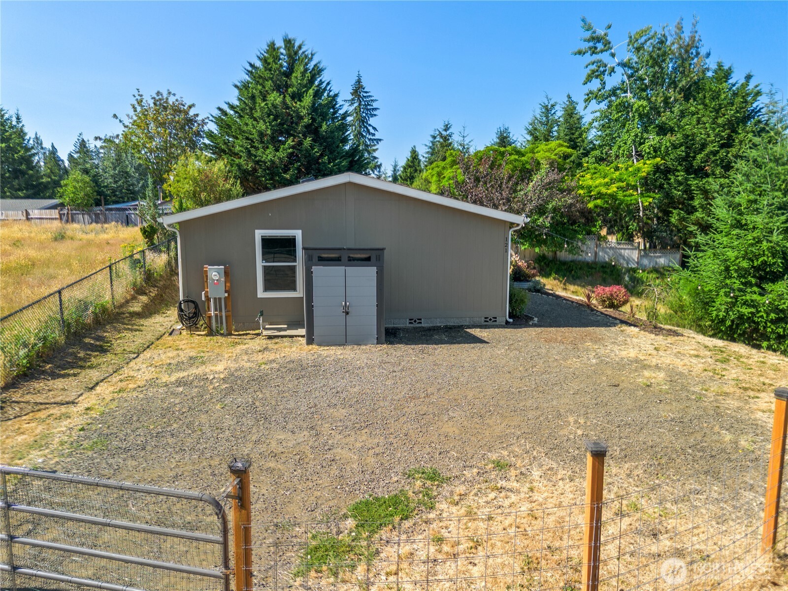 121 E Aspen Place Property Photo 25