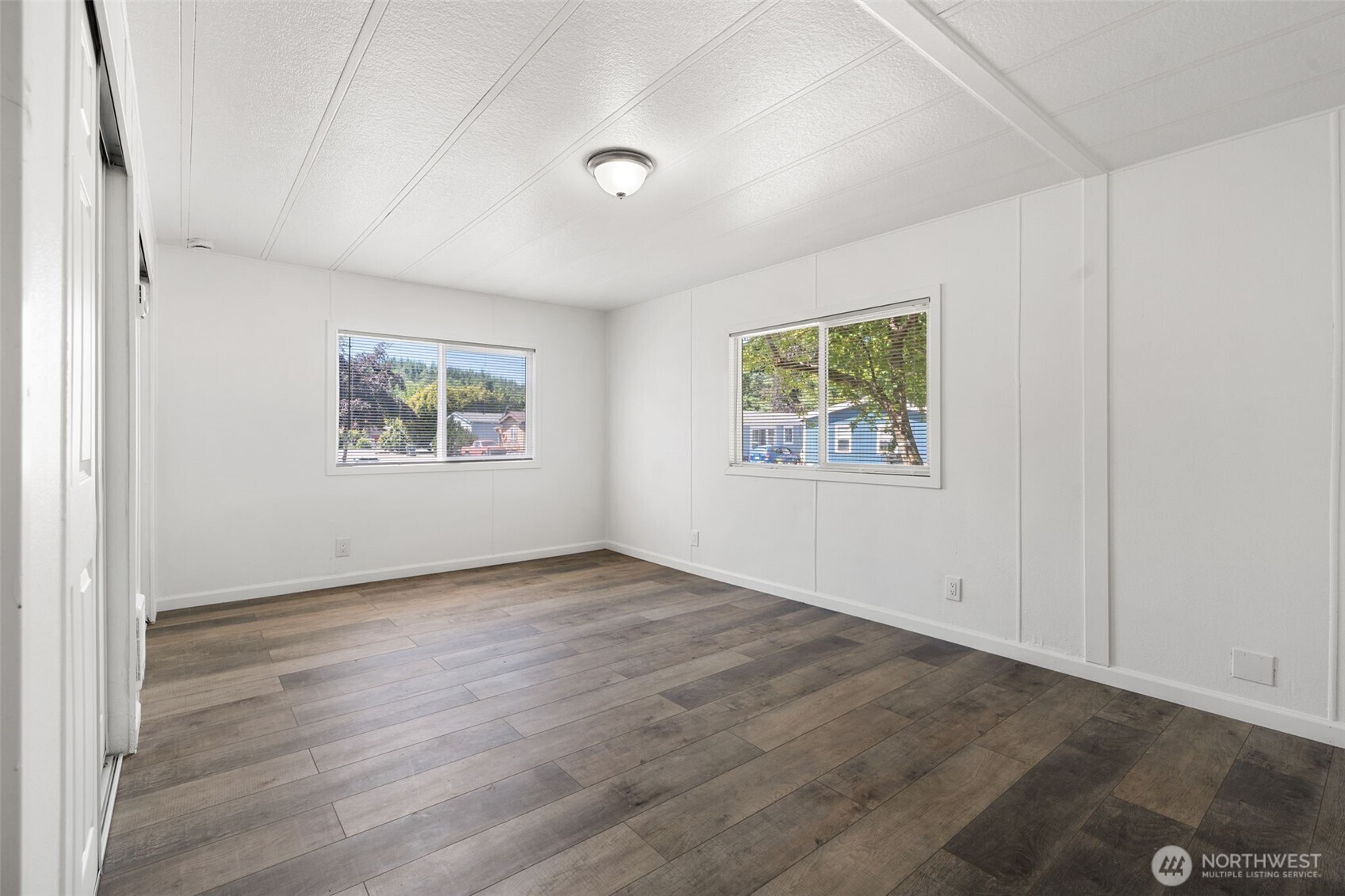 1900 Broadway Avenue 11 Property Photo 15