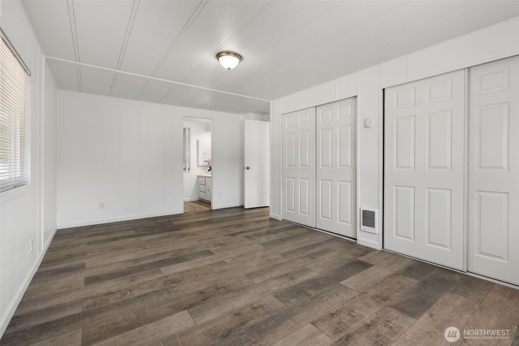 1900 Broadway Avenue 11 Property Photo 16
