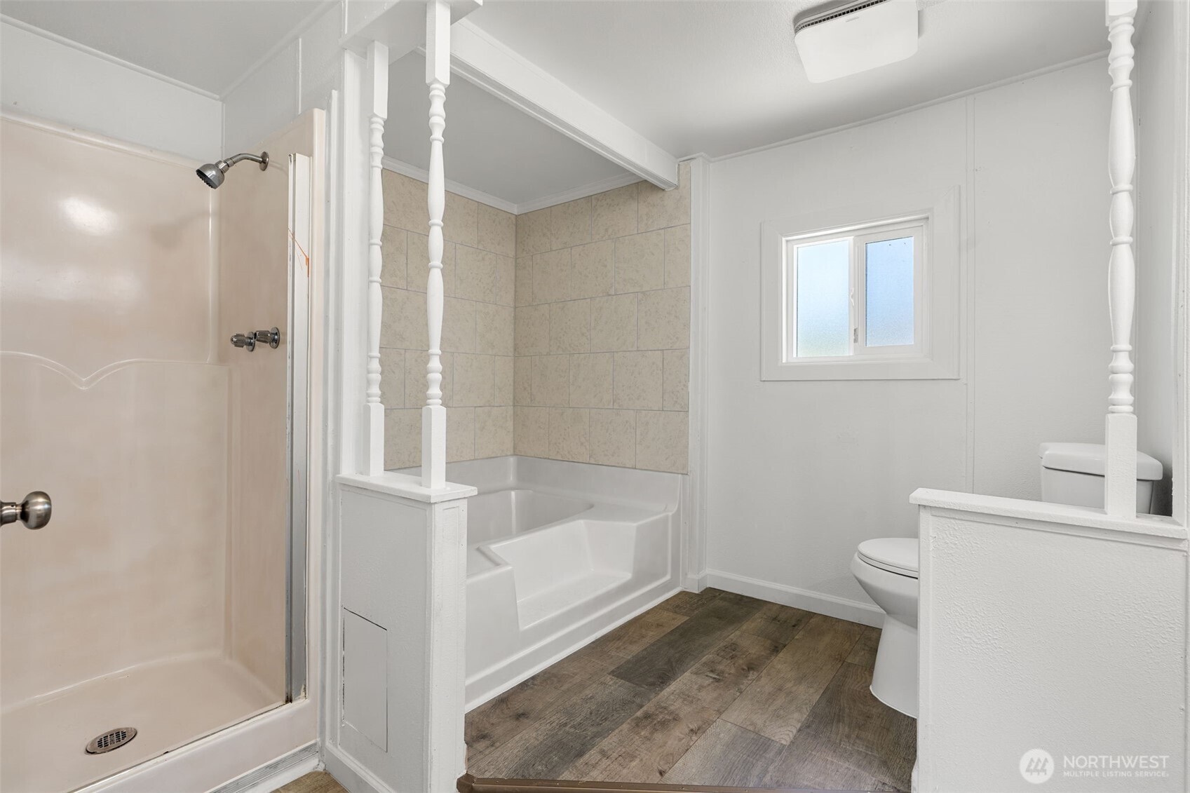 1900 Broadway Avenue 11 Property Photo 17