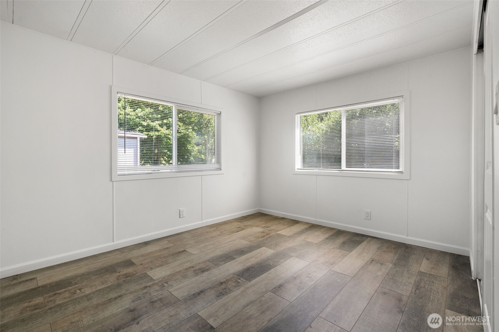 1900 Broadway Avenue 11 Property Photo 20