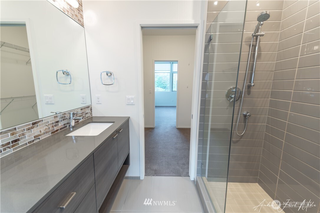 1718 27th Avenue A Property Photo 15
