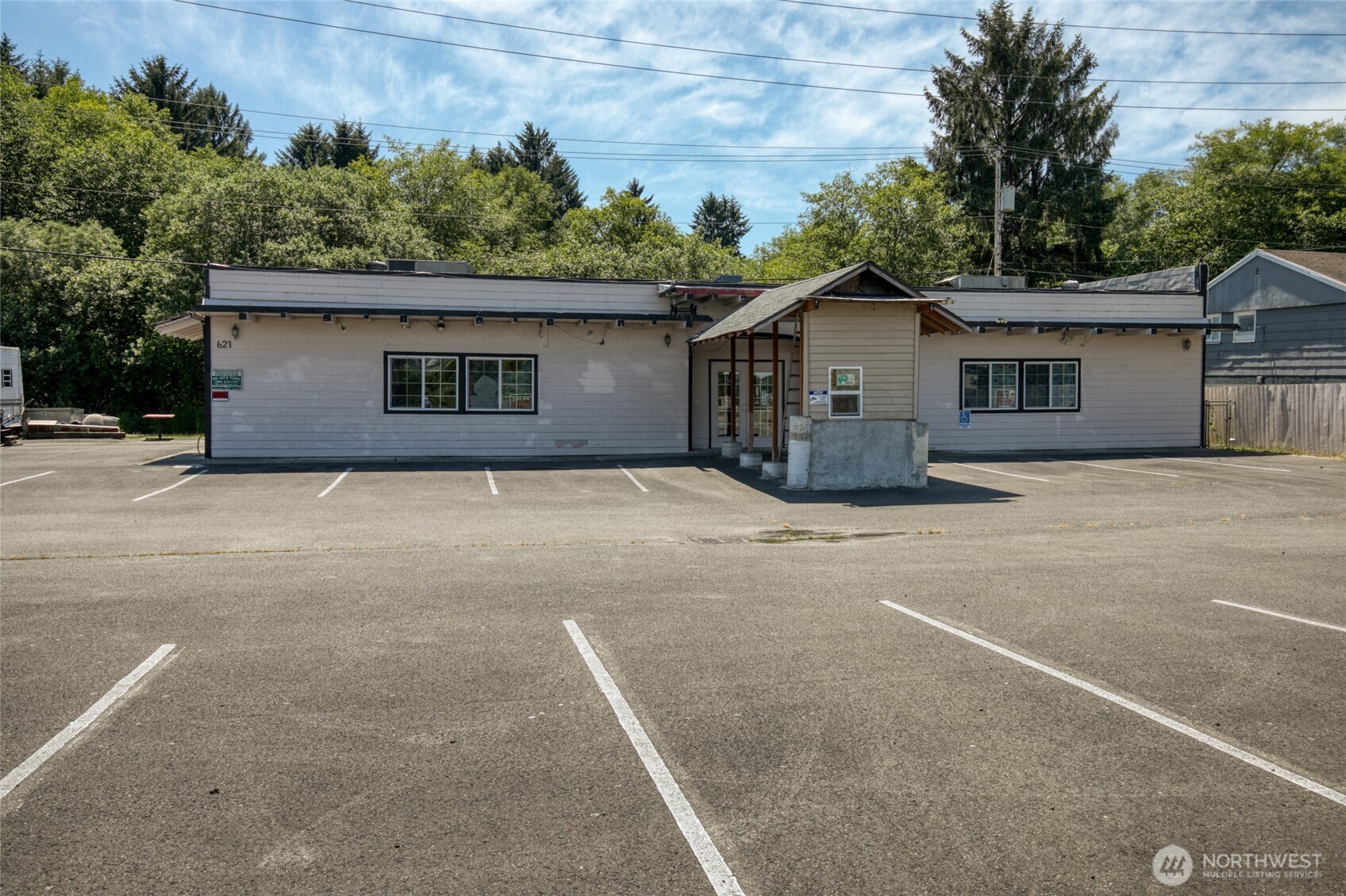 621 S West Boulevard Property Photo 1