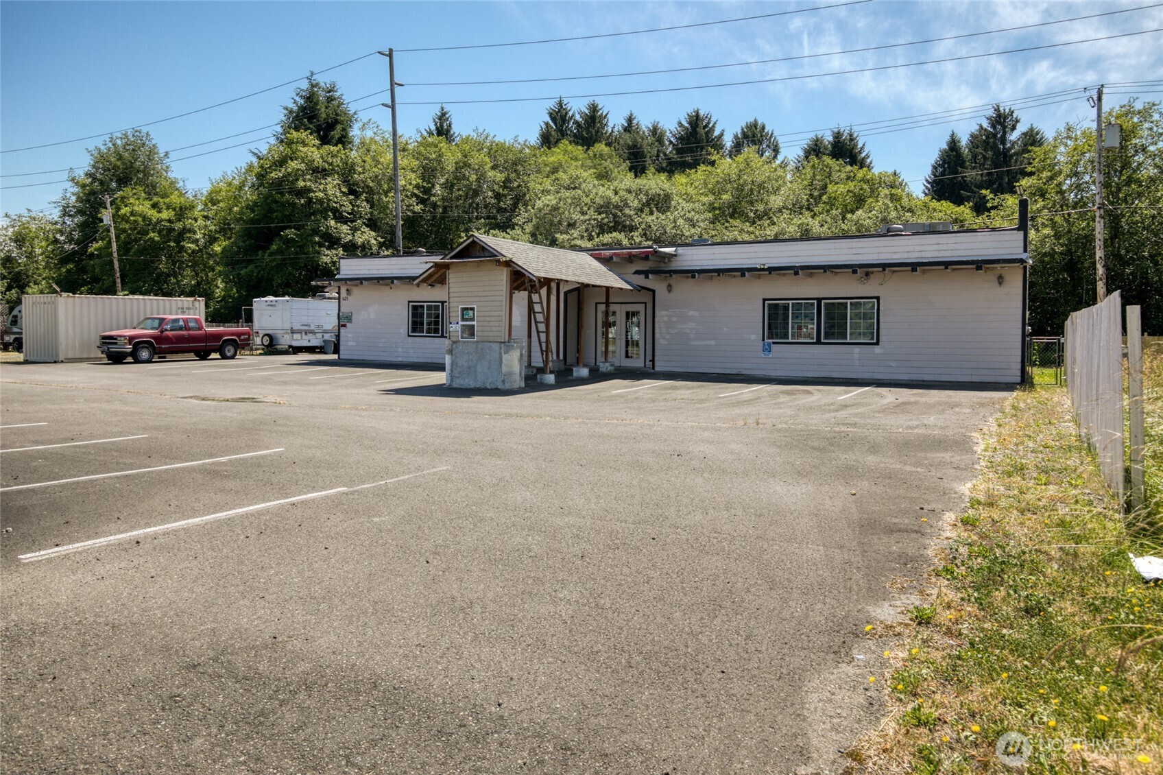621 S West Boulevard Property Photo 3