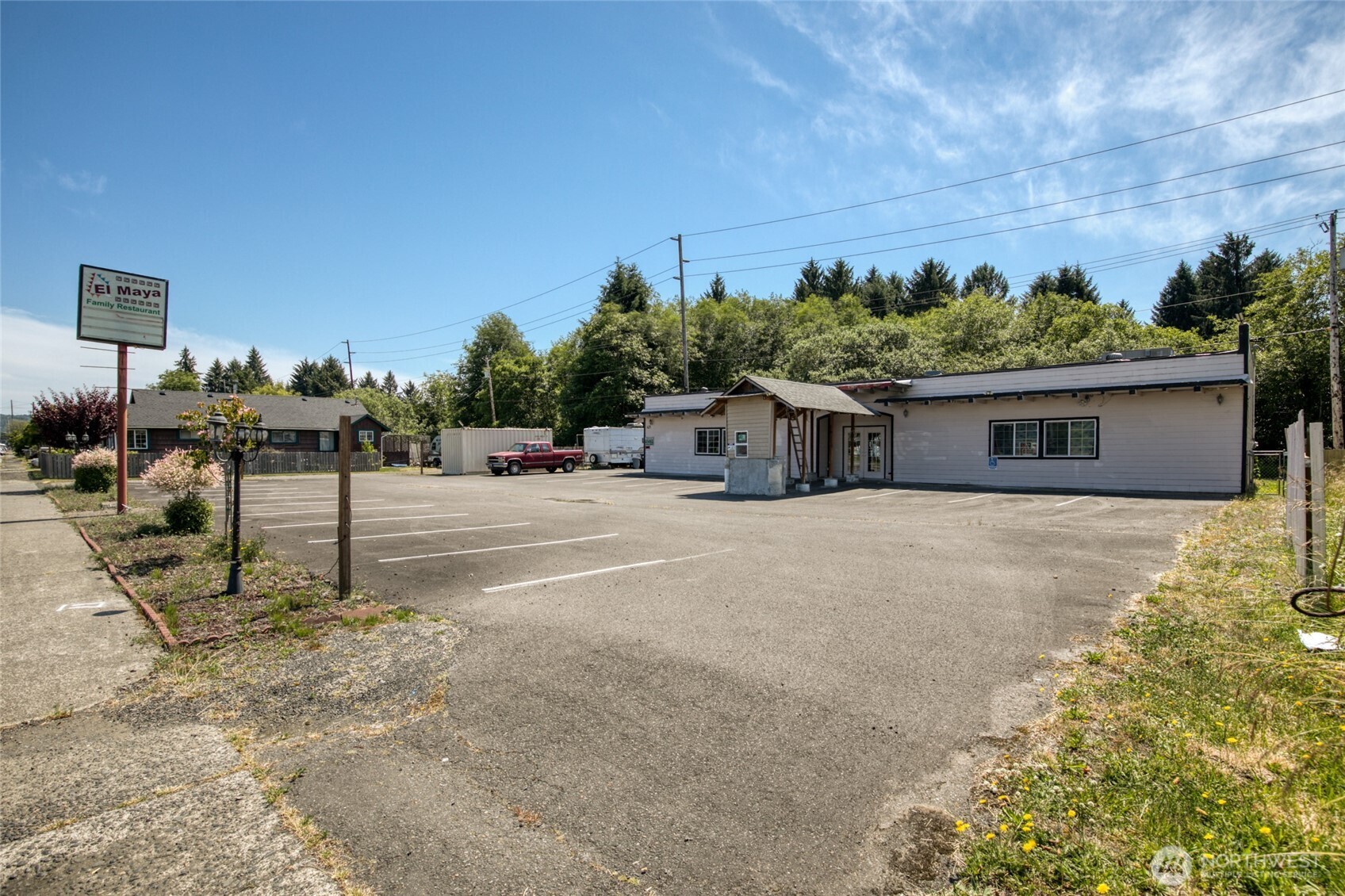621 S West Boulevard Property Photo 4
