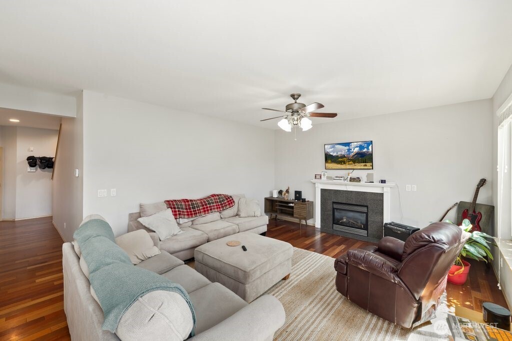 9416 200th Street Property Photo 3