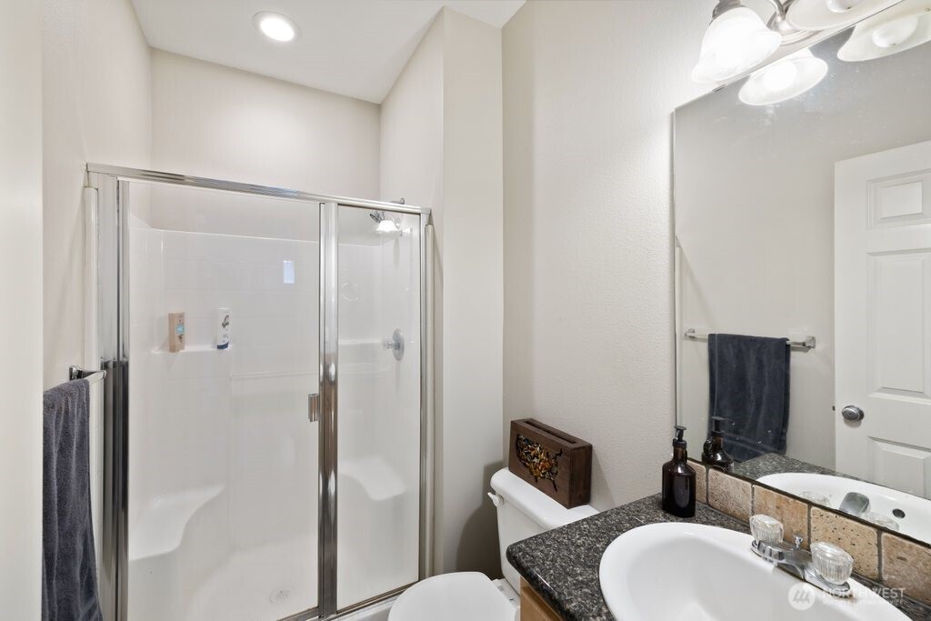 9416 200th Street Property Photo 10
