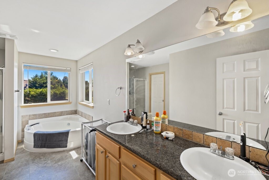 9416 200th Street Property Photo 12