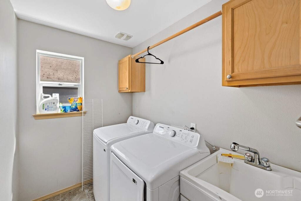 9416 200th Street Property Photo 18